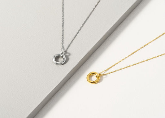 ペアアクセサリーの魅力&人気デザイン|恋人や友達と楽しむおしゃれアイテム特集