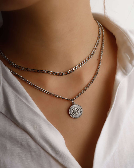 フィガロチェーンネックレス 重ね付け