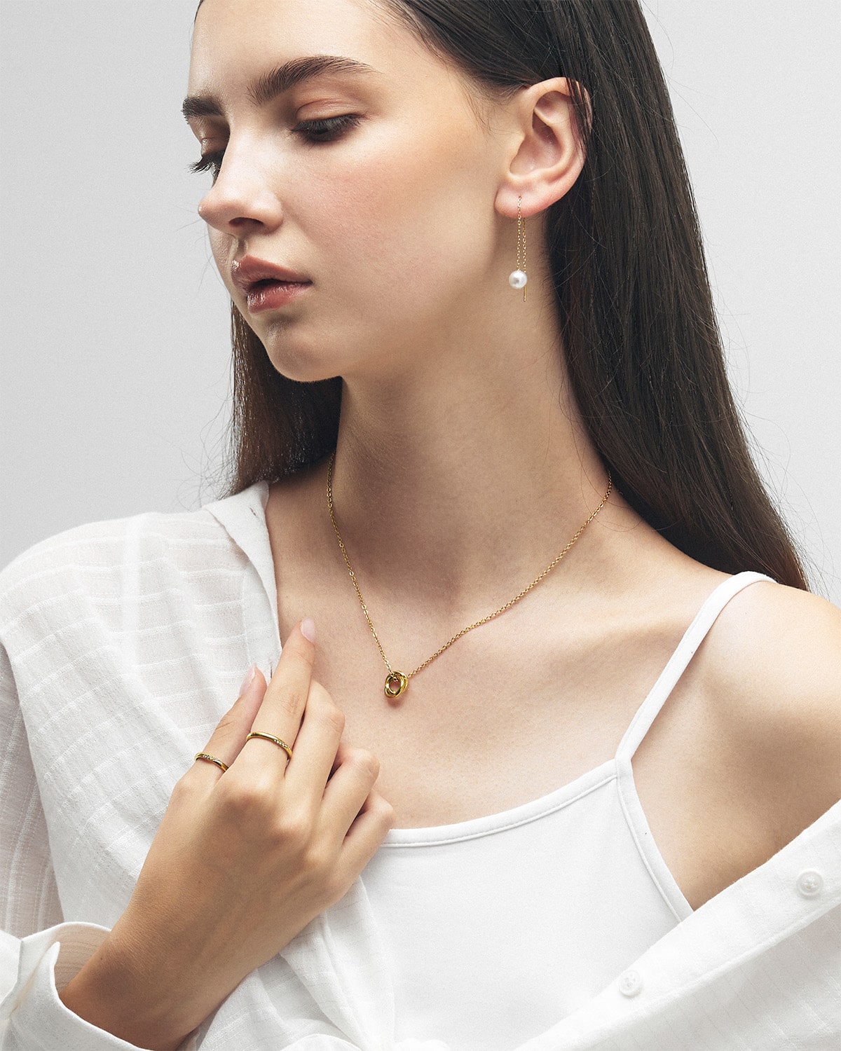 ゴールドネックレス着画上品