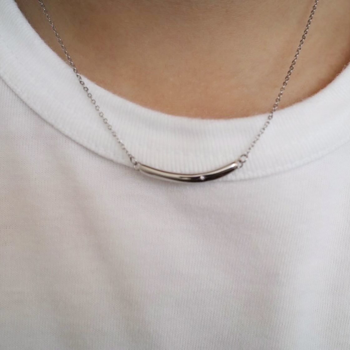 バーネックレス男性