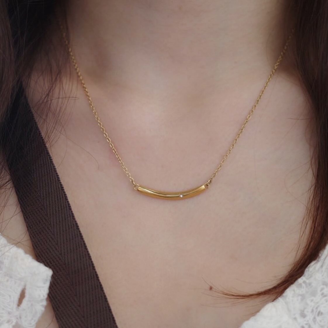 バーネックレス女性