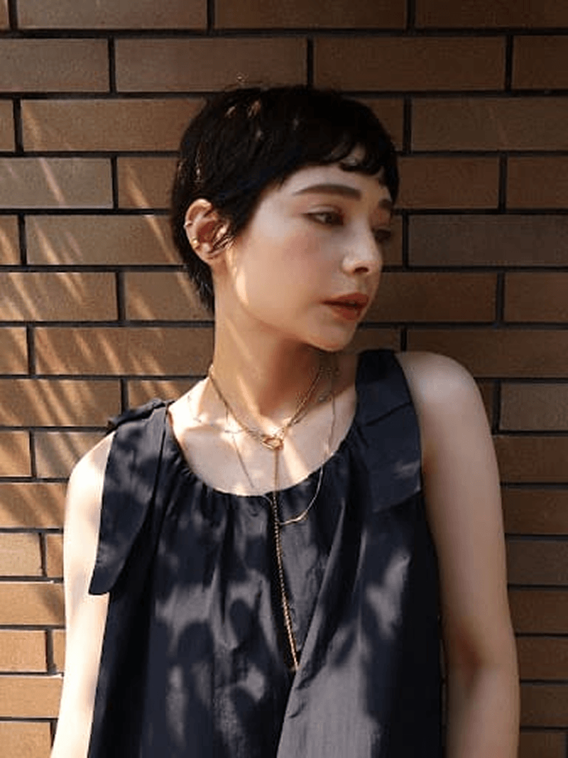 一本でも重ね付けでも取り入れやすいゴールドネックレス