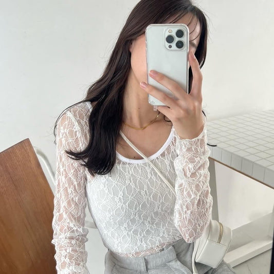 飾りすぎず品よく魅せるネックレス