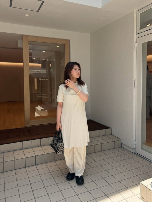 シンプルだからこそ映える、ペアでも使えるバーネックレス。