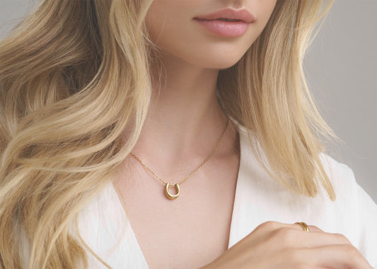 ゴールドネックレスで印象アップ｜レディース人気の理由と失敗しない選び方ガイド