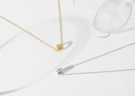 ペアネックレス＝恋人だけじゃない？シンプルに“つながる”ふたりのための選び方ガイド