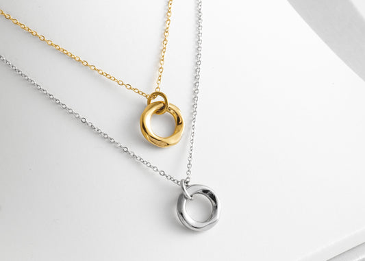 ネックレスの長さで印象が変わる！選び方とおすすめコーディネート