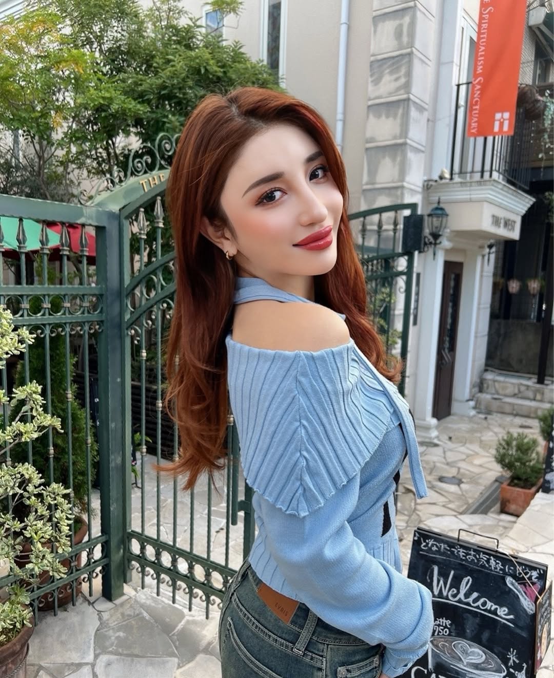 さりげなく光をまとえる小さなフープピアス