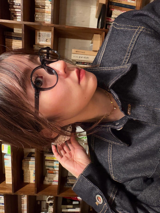 コーディネート紹介。デニムスタイルにそっと添える、静かなきらめき。