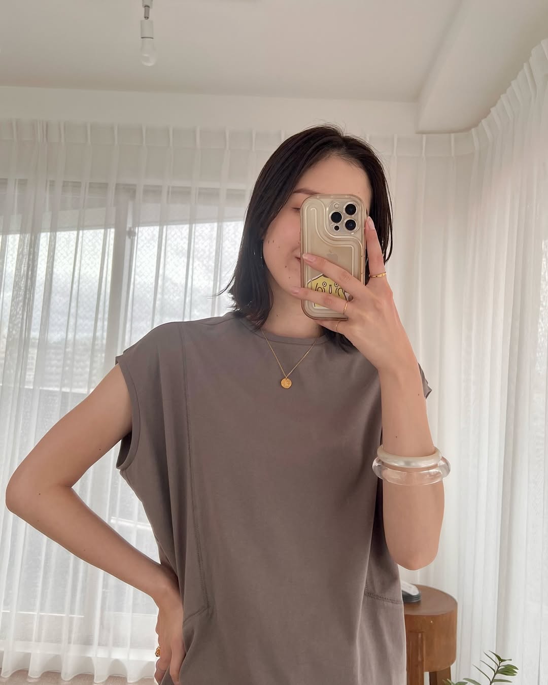 こなれ感を足す小ぶりのヴィンテージコイン