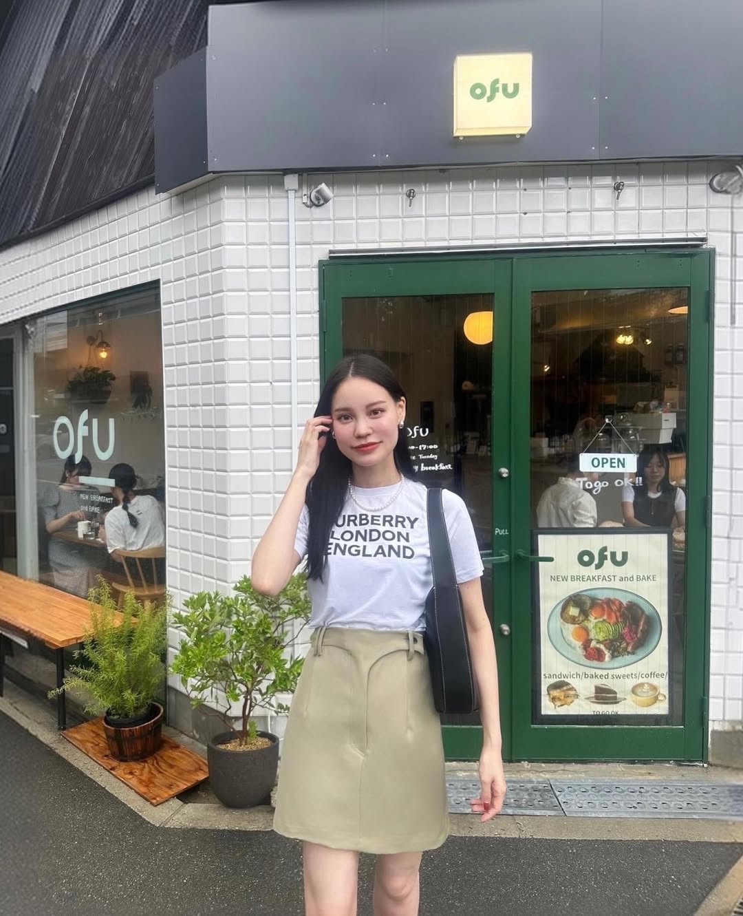 白T×パールでつくる、きれいめカジュアル。