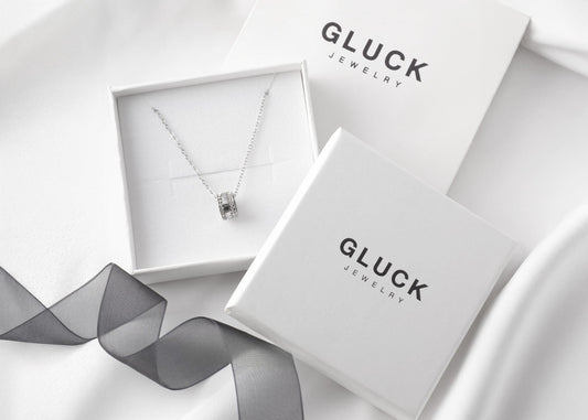 ネックレスを贈る意味とは？大切な人へのプレゼントにぴったりの理由を解説。！