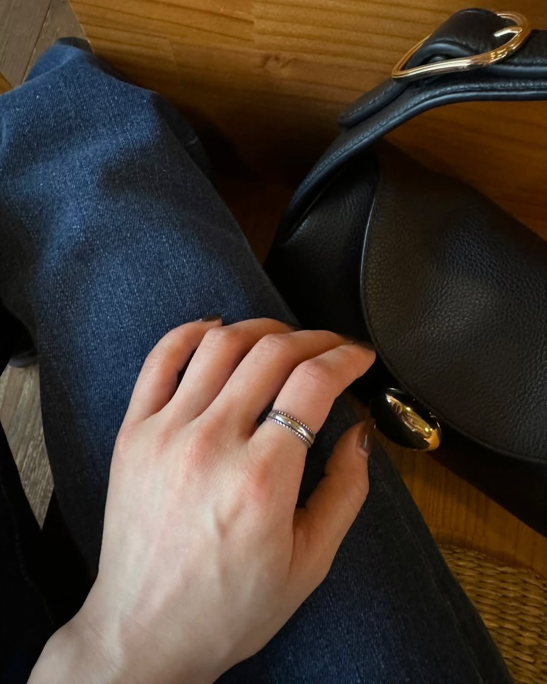 静かな時間に、そっと寄り添うデザインリング。