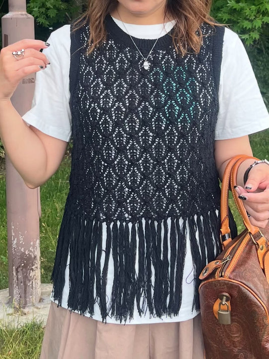 いつものカジュアルに、そっと彩るネックレス