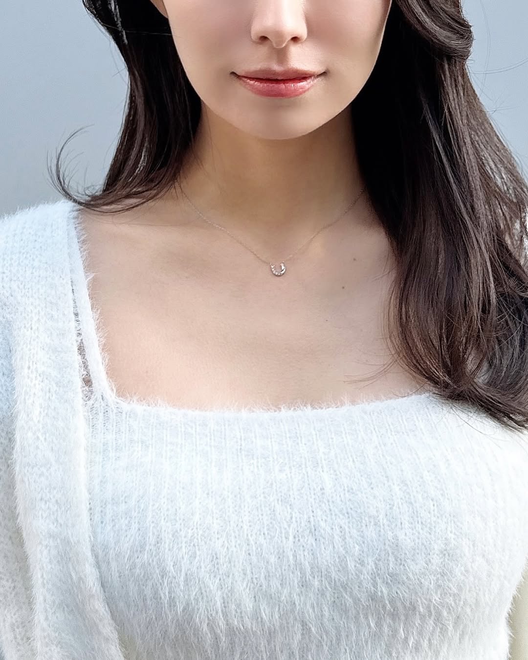 やさしくきらめく、肌になじむ華奢ネックレス