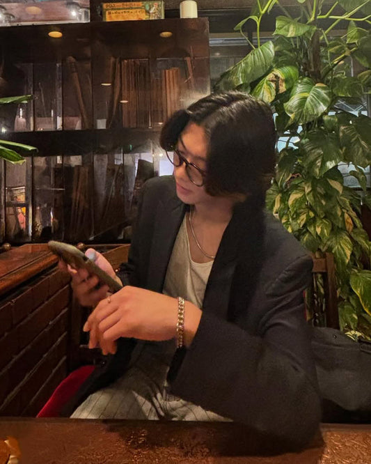 モードにも日常にも。余裕を感じさせるブレスレット