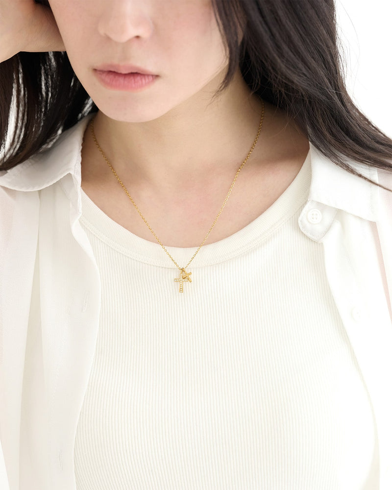 Double cross necklace 着用イメージ
