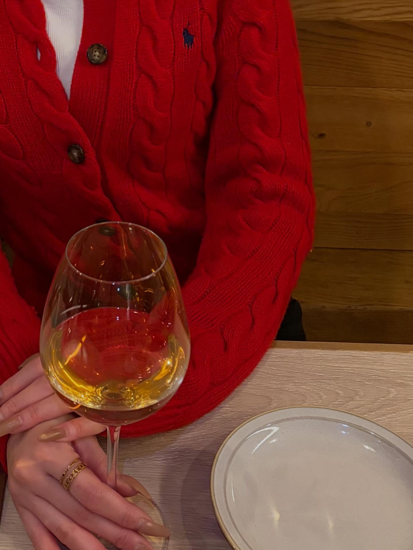 指元のリングがさりげなく映える