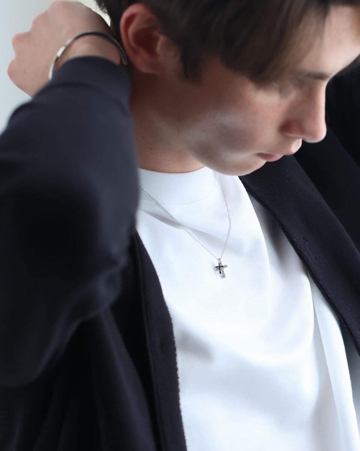 Double cross necklace クロスが重なる洗練されたデザインネックレス