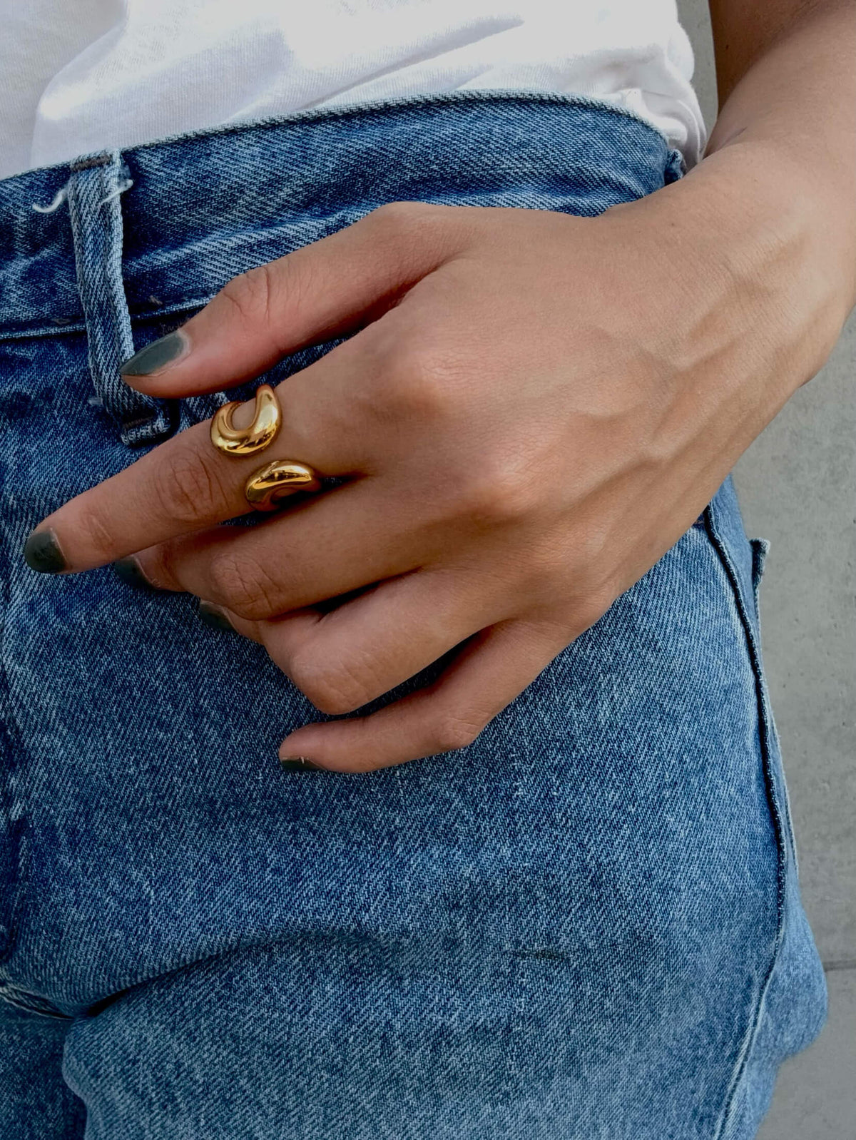Horseshoe ring やわらかな曲線が目を惹く、存在感のあるゴールドリング