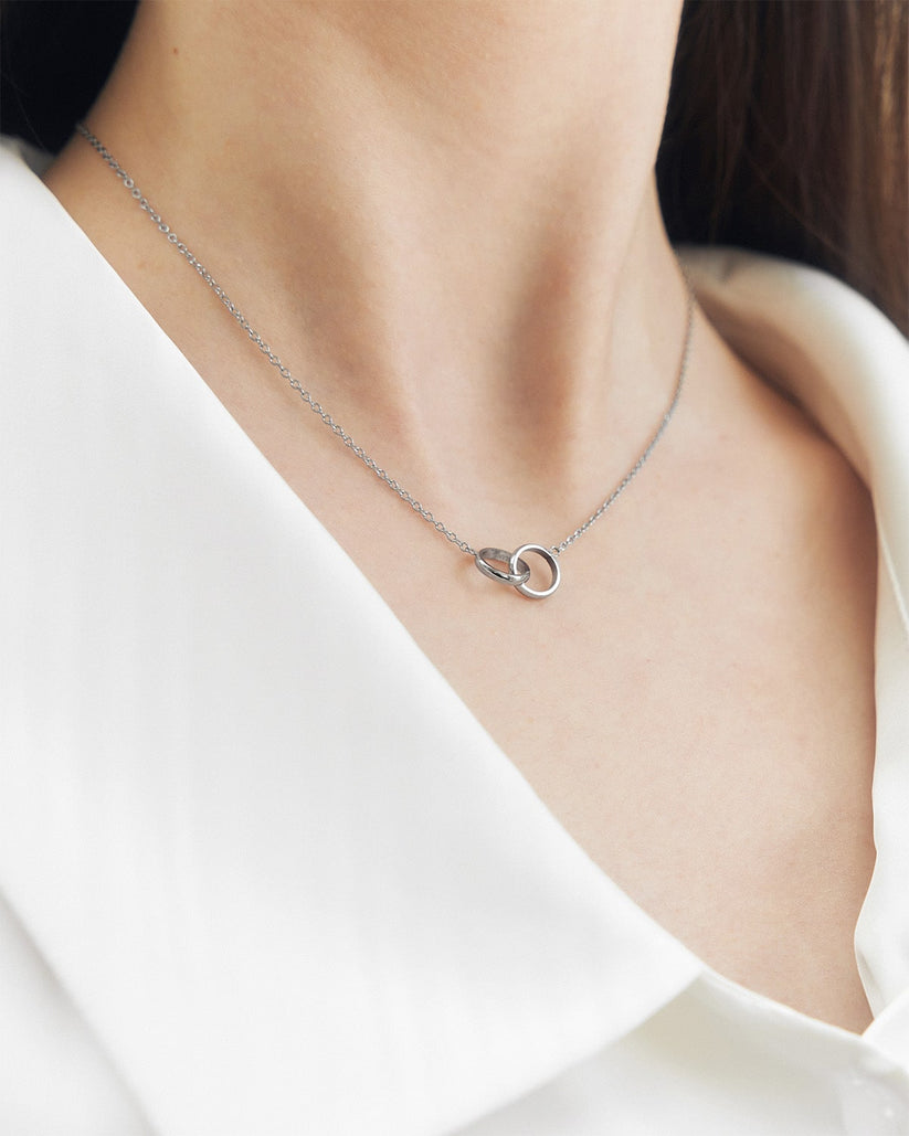 Lumine ring necklace 着用
