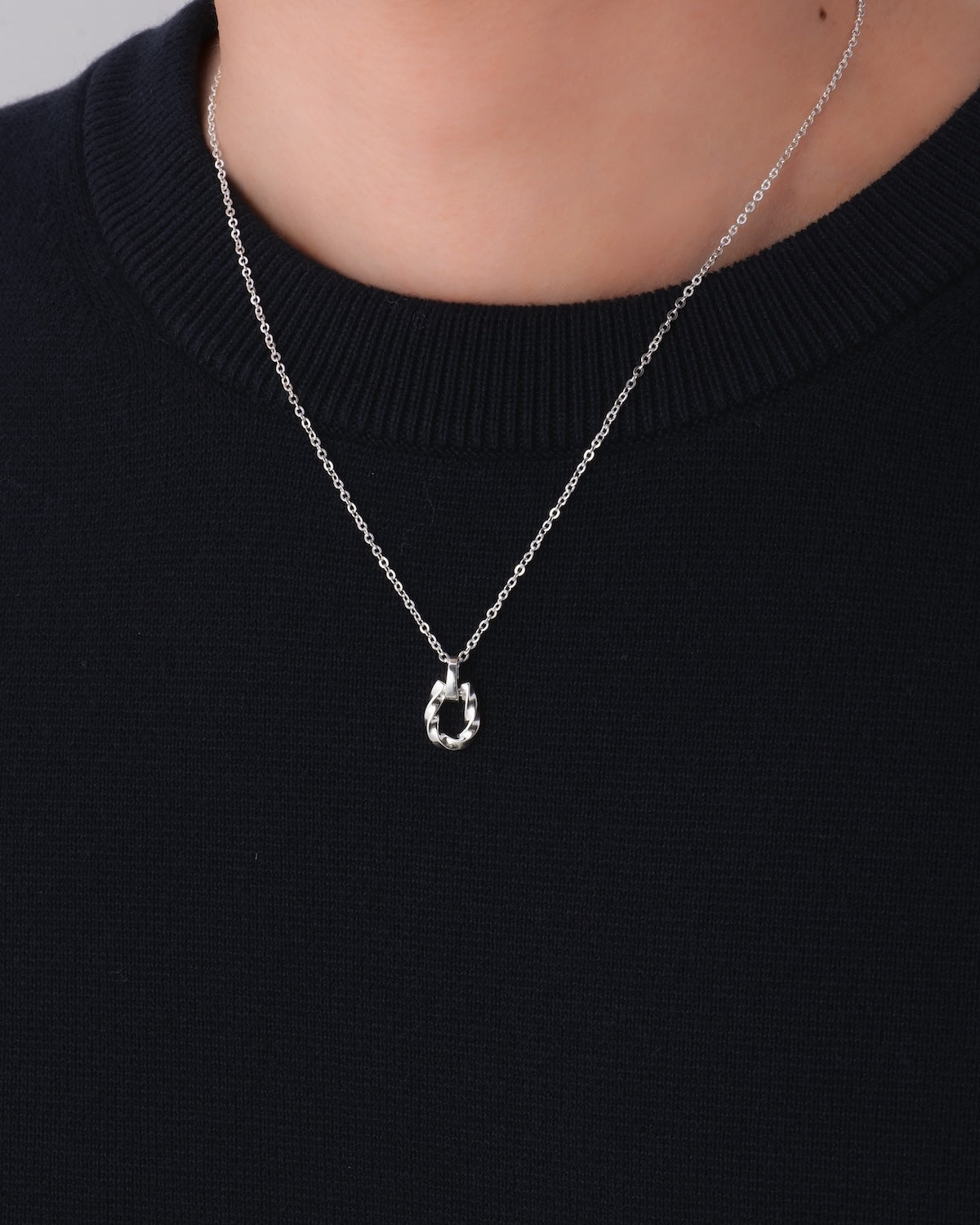 Twist Horseshoe Necklace S925の商品ページはこちら