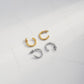 シンプルなフープピアス