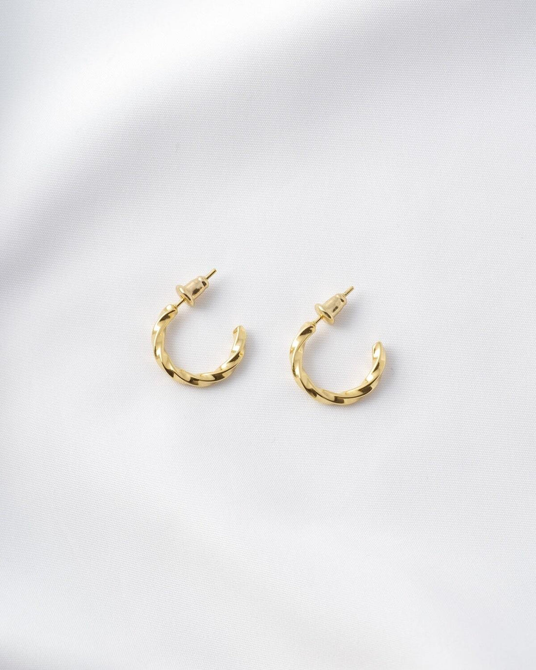 Twist Pierce, minimal, modern