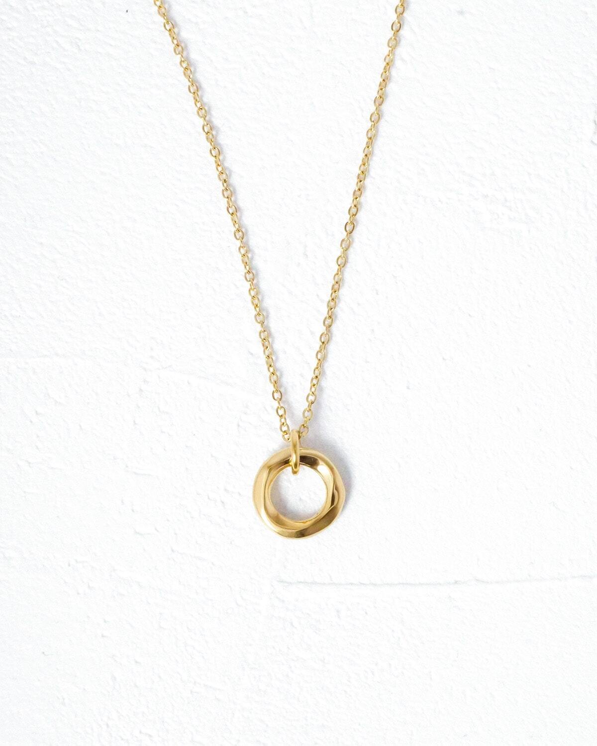 Round necklace 丸みを帯びたシンプルなデザインネックレス