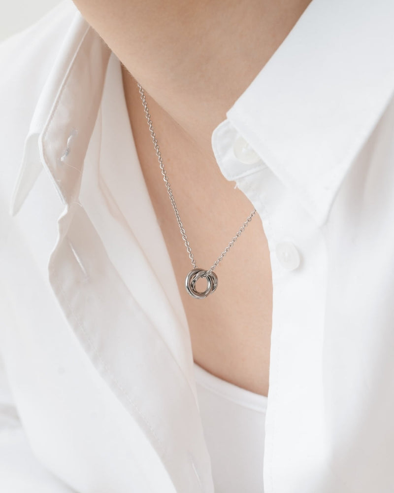 Double ring necklace 着用イメージ