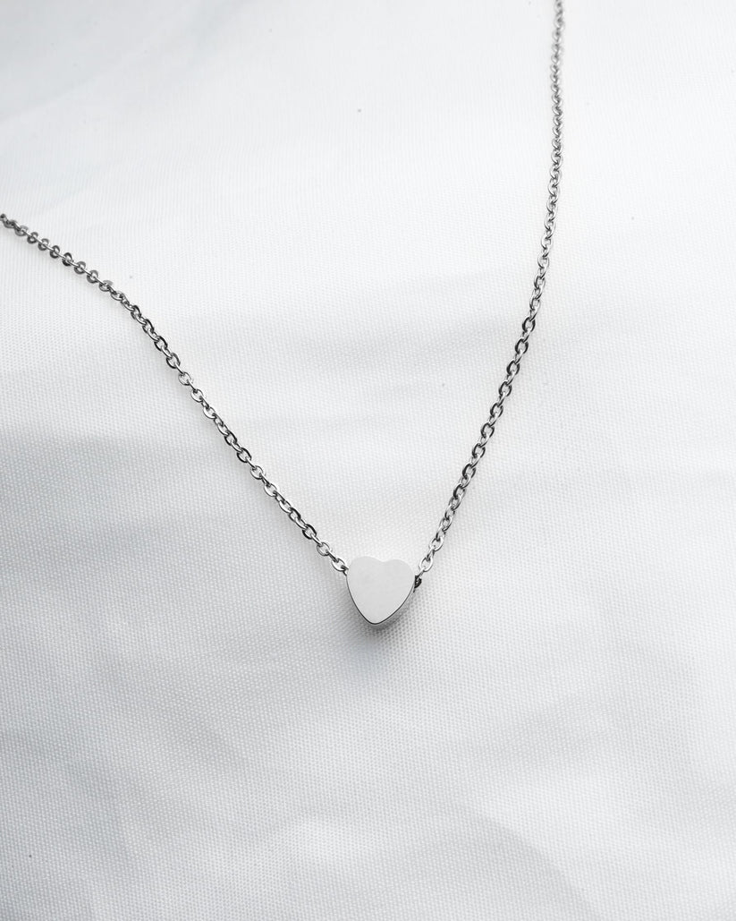 ミニハートネックレス 華奢　可愛い