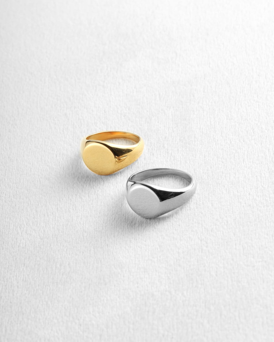 Round Signet Ring, modern, clean