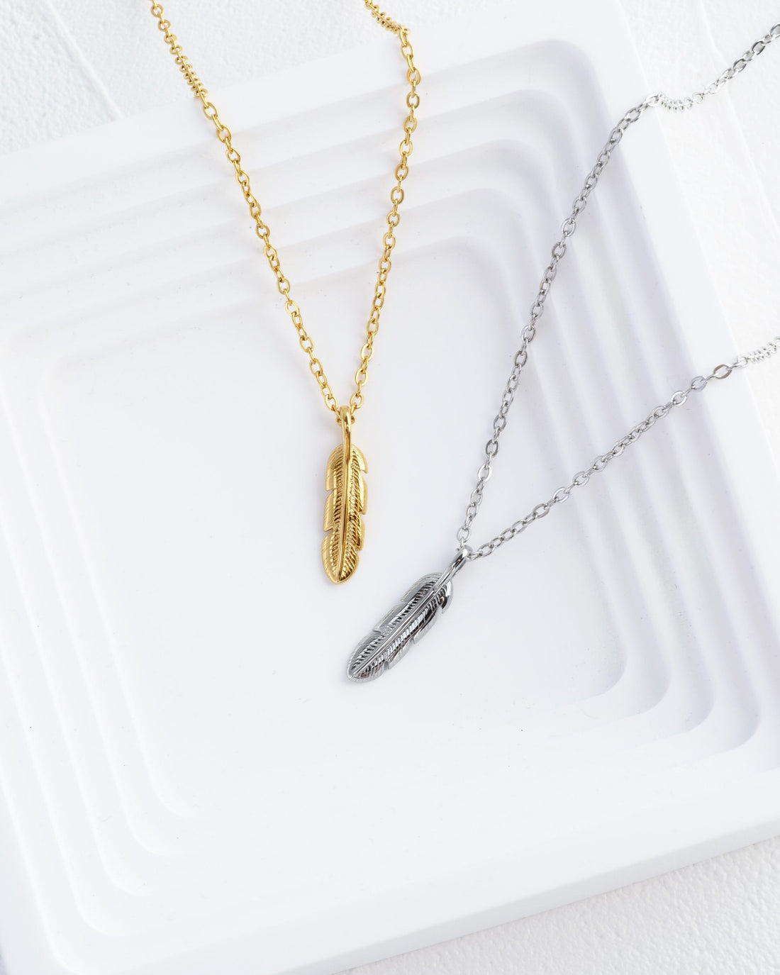 Feather necklace 軽やかな羽のようなネックレス